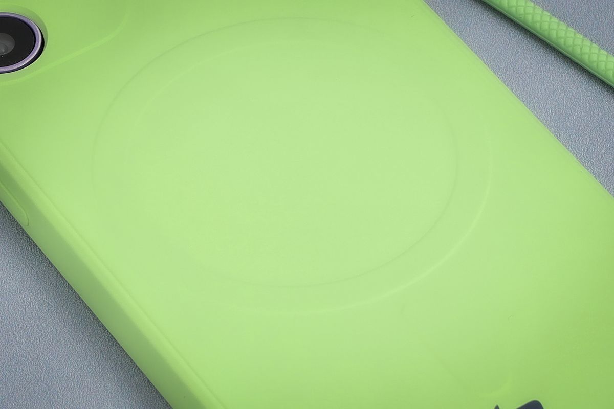 Nahaufnahme des magnetischen Rings in der Hülle Bizon Case Silicone Magnetic Sq