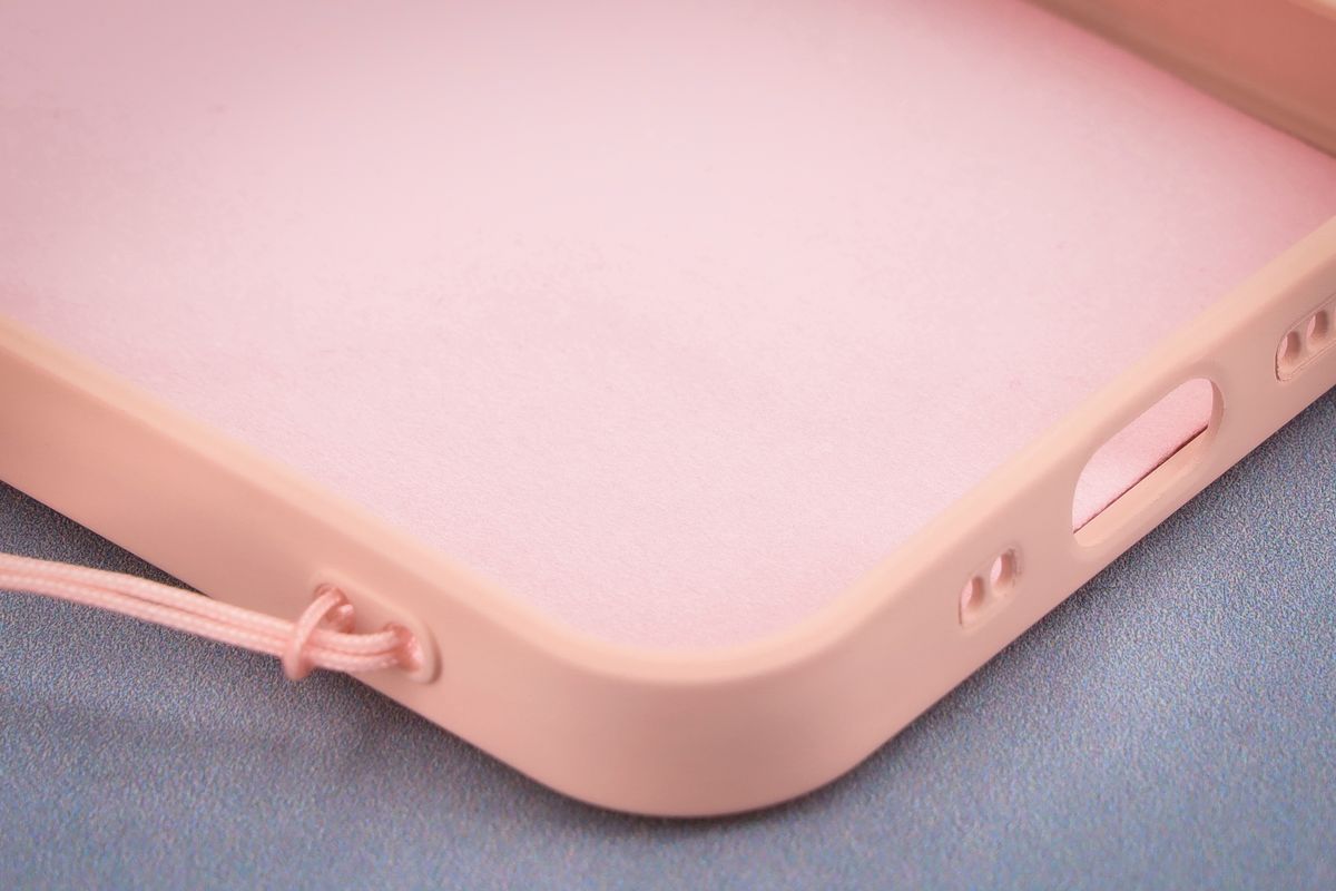 Zbliżenie na wyściółkę z mikrofibry w etui Bizon Case Silicone Magnetic Sq