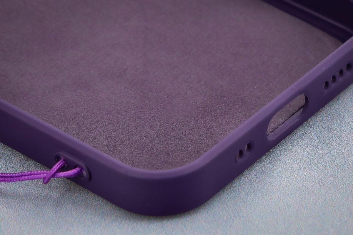 Zbliżenie na wyściółkę z mikrofibry w etui Bizon Case Silicone Magnetic Sq