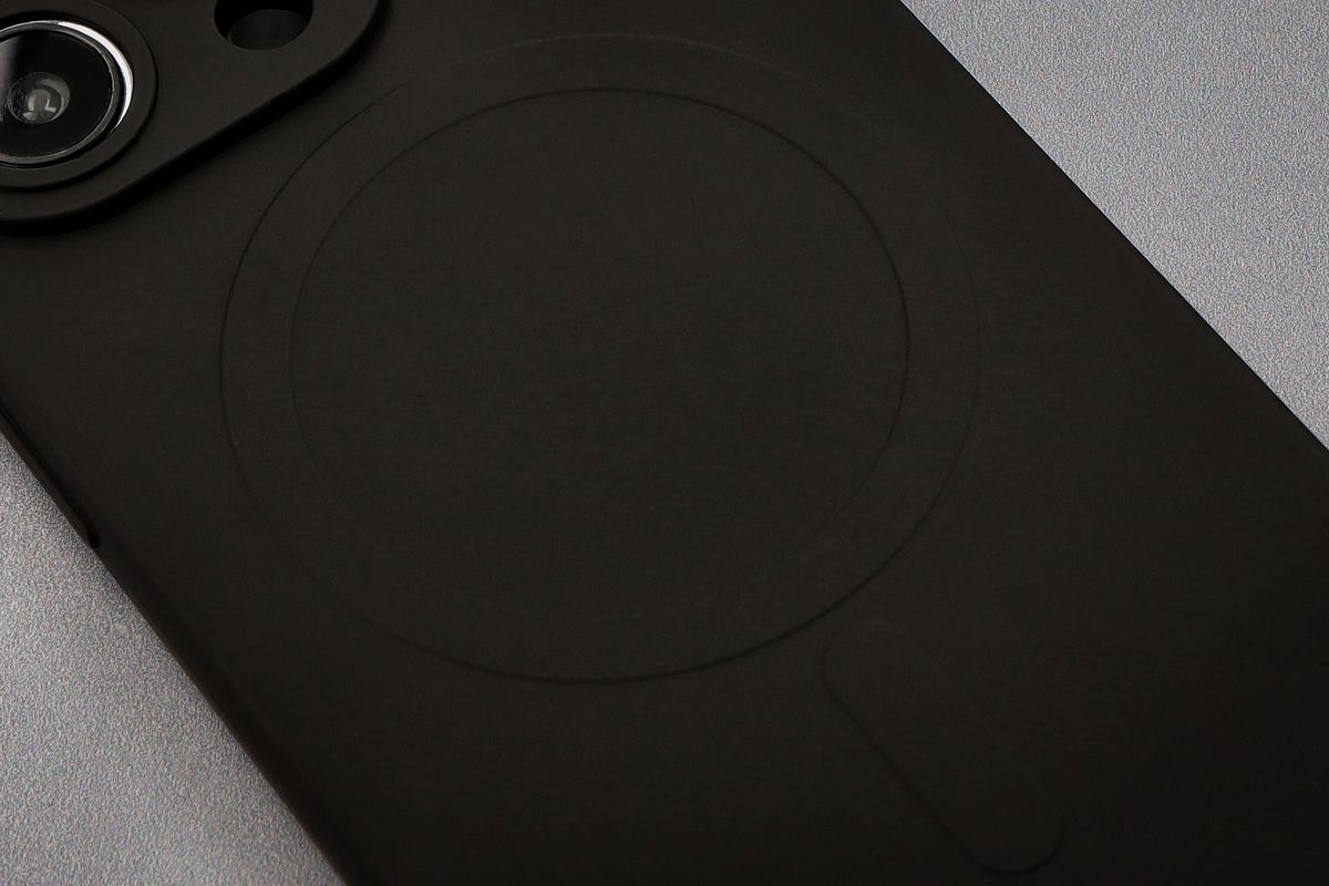 Close-up of the magnetic ring in Bizon Case Silicone Magnetic