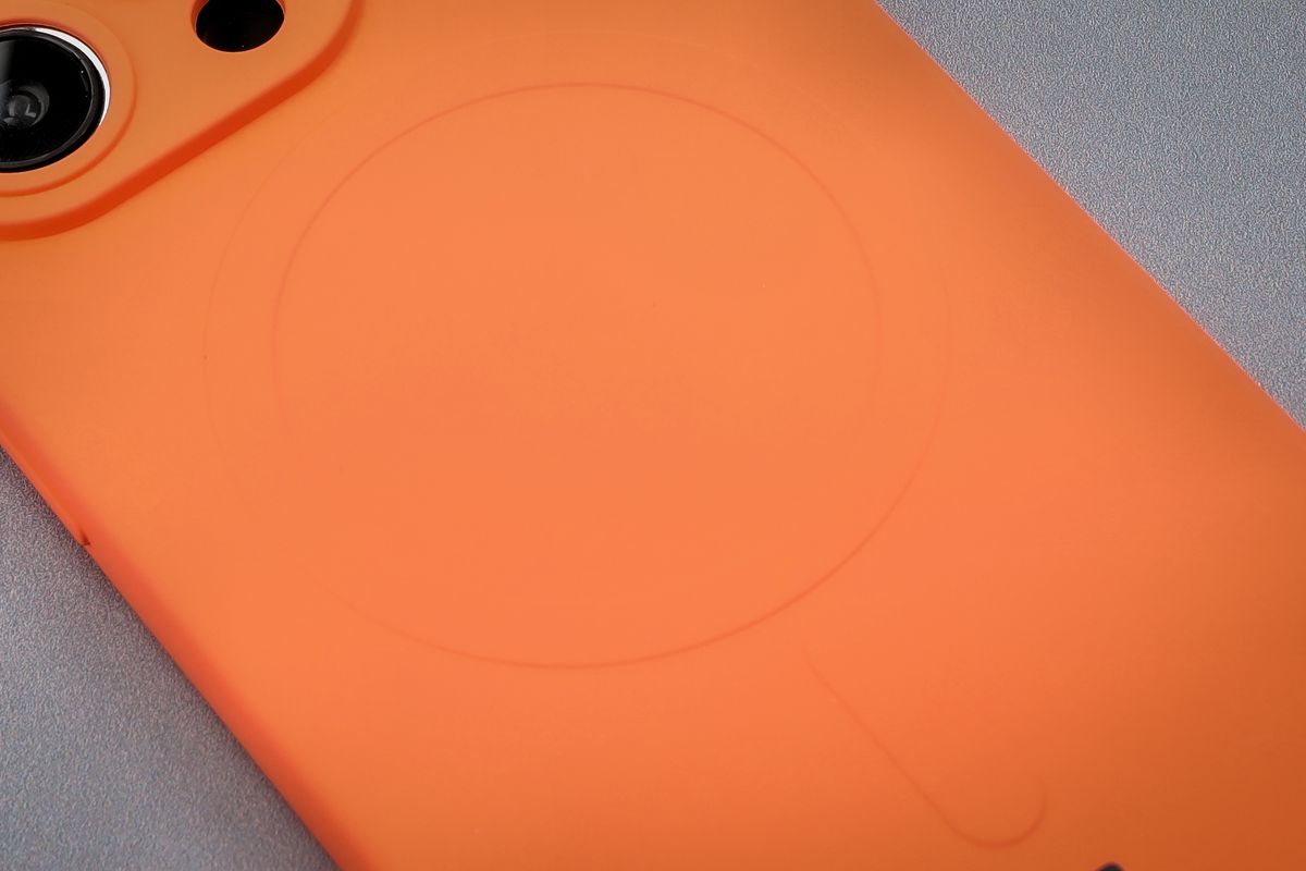 Close-up of the magnetic ring in Bizon Case Silicone Magnetic