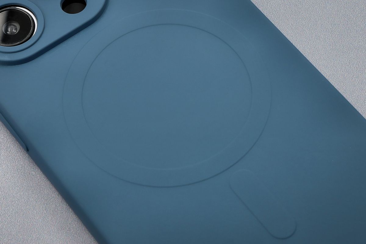Close-up of the magnetic ring in Bizon Case Silicone Magnetic