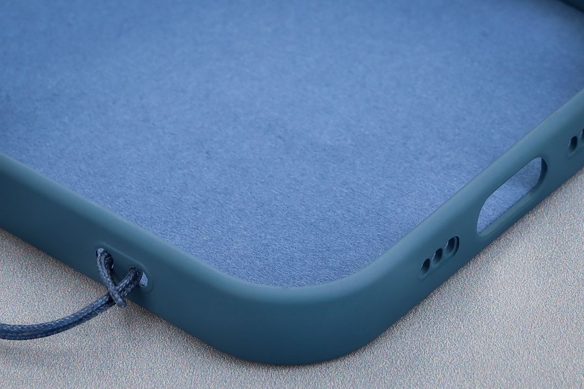 Close-up of microfiber lining in Bizon Case Silicone Magnetic