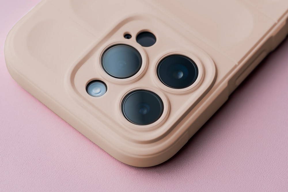 Close-up of the raised camera edges in the Bizon Case Tur