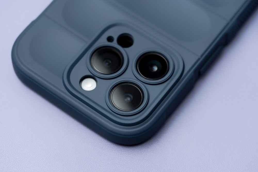 Nahaufnahme der erhöhten Kanten der Kamera im Bizon Case Tur Etui