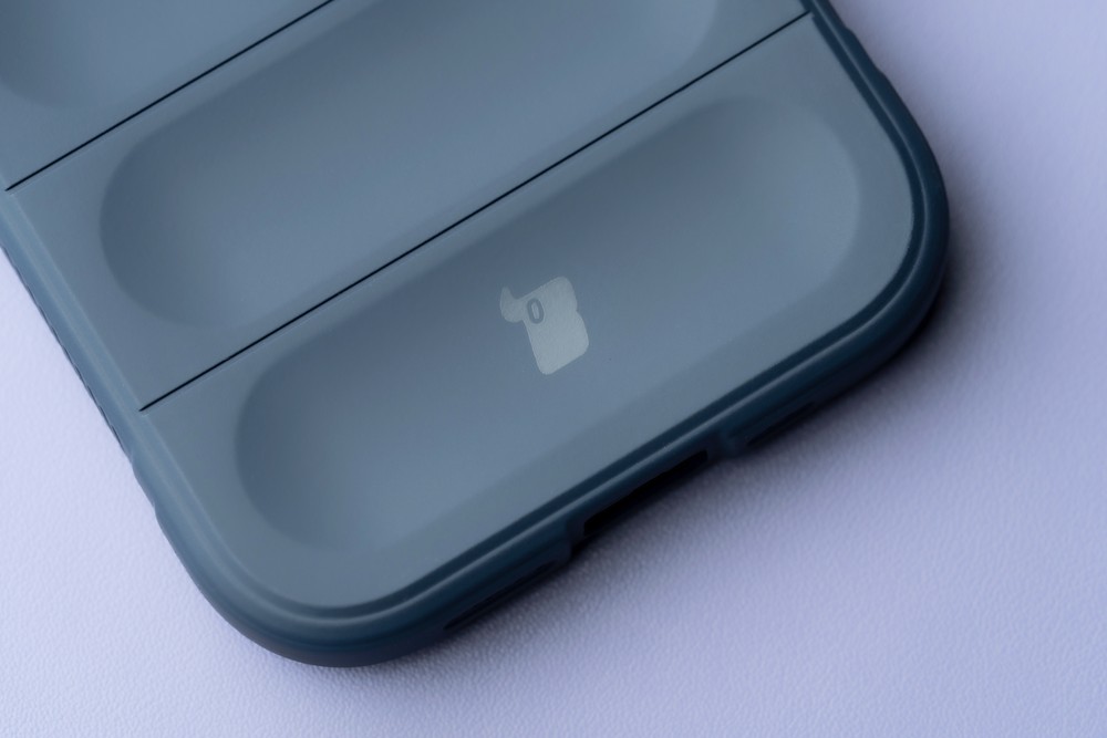 Nahaufnahme der präzisen Aussparungen im Bizon Case Tur Etui