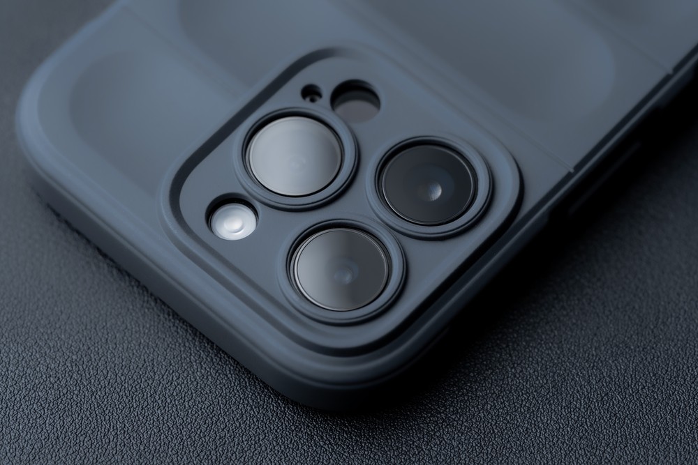 Close-up of the raised edges around the camera in the Bizon Case Tur