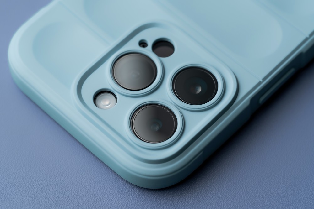 Close-up of the raised edges around the camera in the Bizon Case Tur