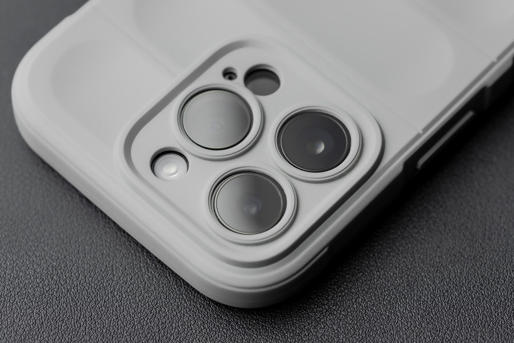 Close-up of raised camera edges in Bizon Case Tur