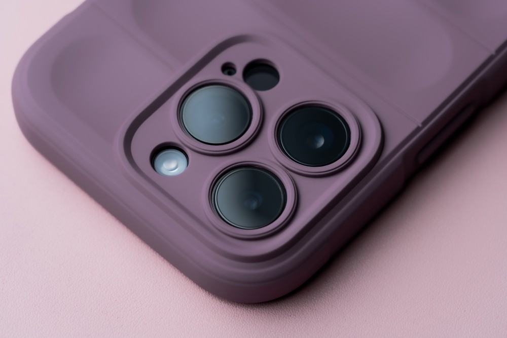Close-up of the raised camera edges in the Bizon Case Tur