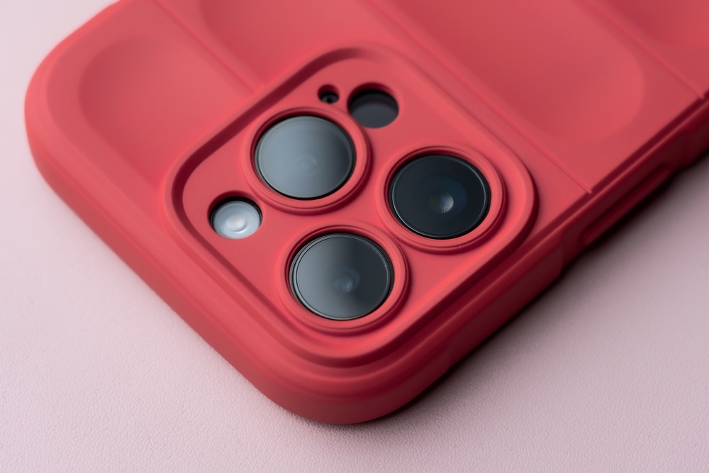 Close-up of the raised camera edges in the Bizon Case Tur