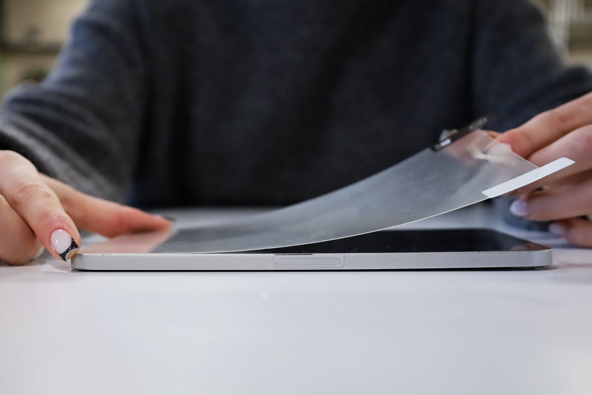 Montaż folii Bizon Glass Tab Film Sun