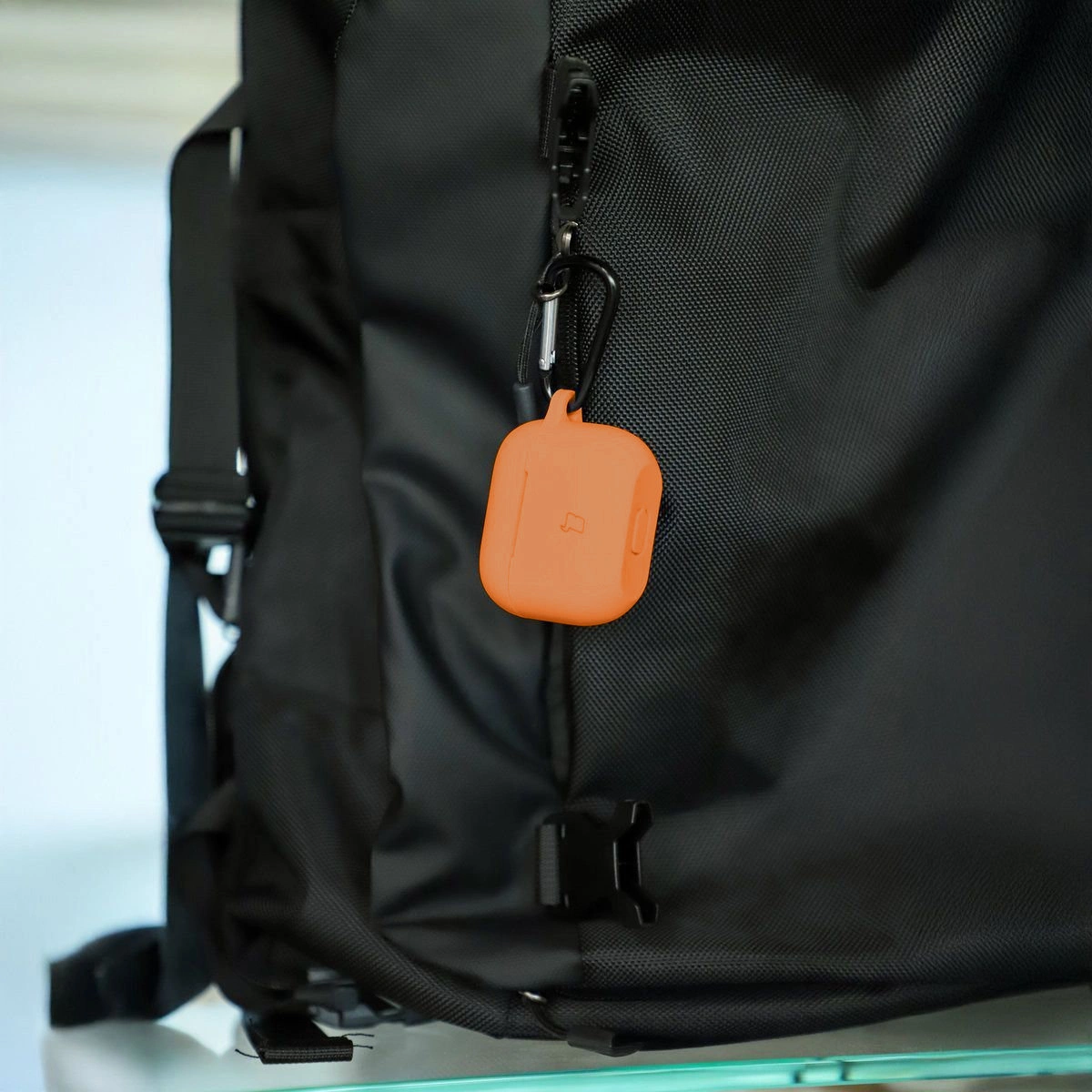 Built-in carabiner for the Bizon Case Headphone Silicone for Airpods Pro 2