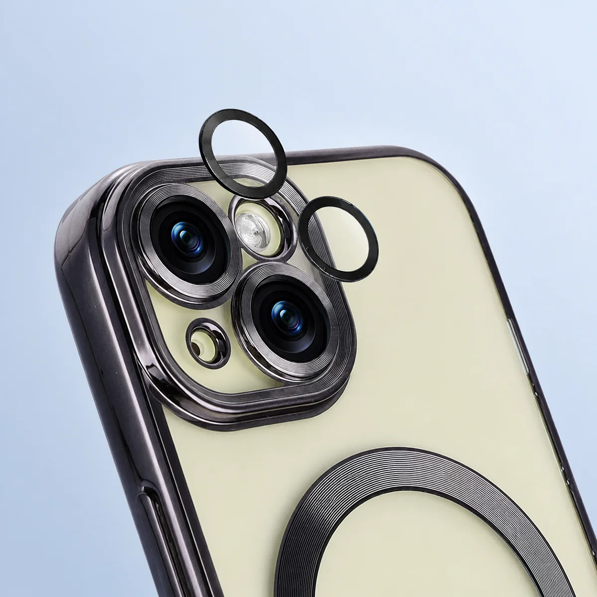 Fémes keret, megemelt élek és integrált védők a Bizon Case GuardO tokban az Apple iPhone 15-höz