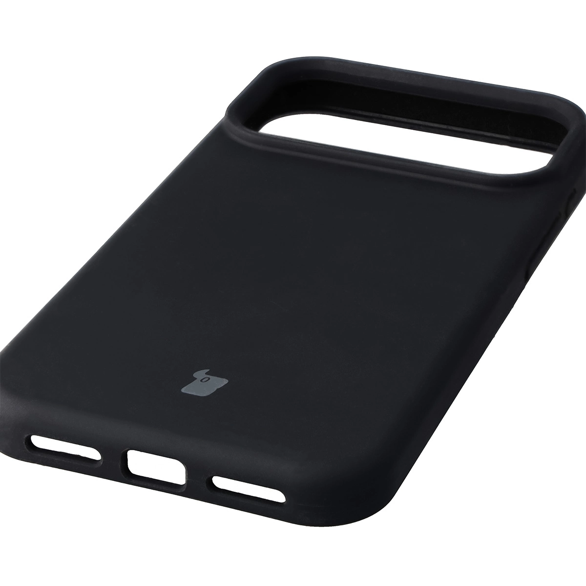 Zbliżenie na precyzyjne wycięcia i możliwość ładowania indukcyjnego w etui Bizon Soft Case do Apple iPhone 17 Pro Max
