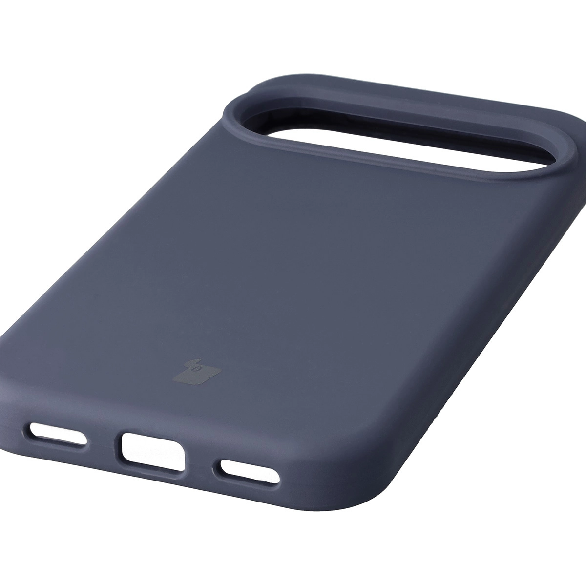 Zbliżenie na precyzyjne wycięcia i możliwość ładowania indukcyjnego w etui Bizon Soft Case do Google Pixel 10 / Google Pixel 10 Pro