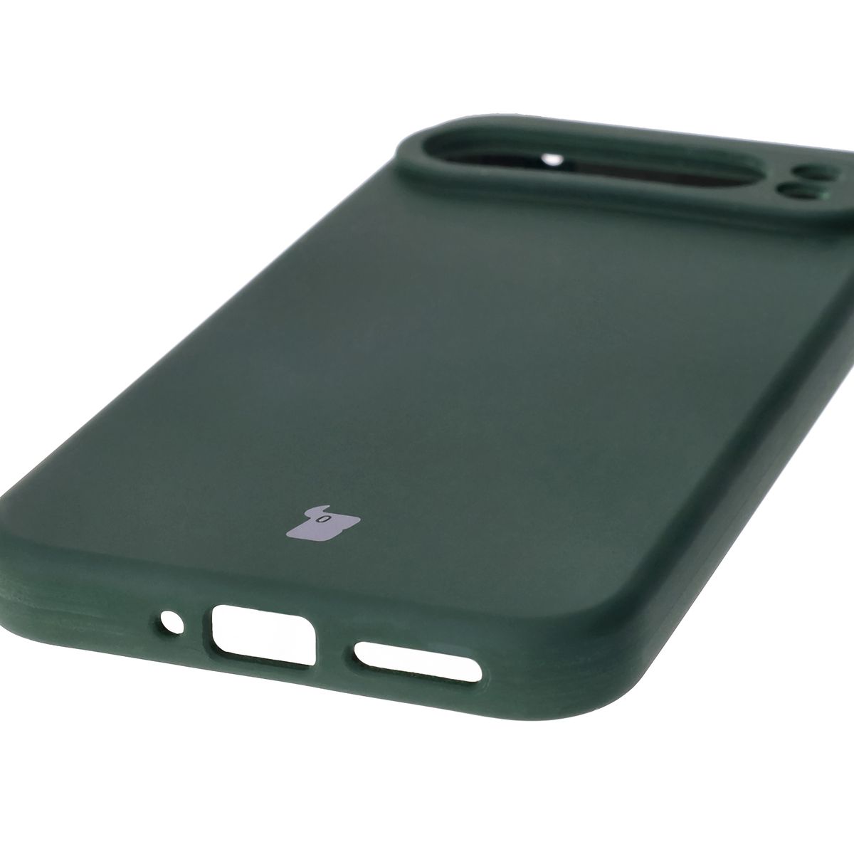 Prim-plan al decupajelor precise și posibilitatea de încărcare wireless în husa Bizon Soft Case