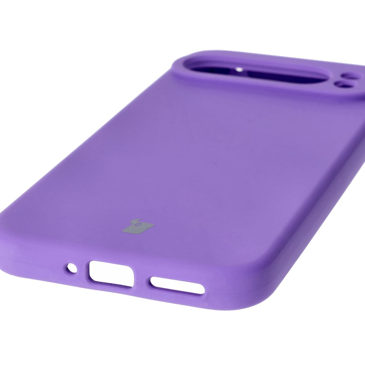 Zbliżenie na precyzyjne wycięcia i możliwość ładowania indukcyjnego w etui Bizon Soft Case