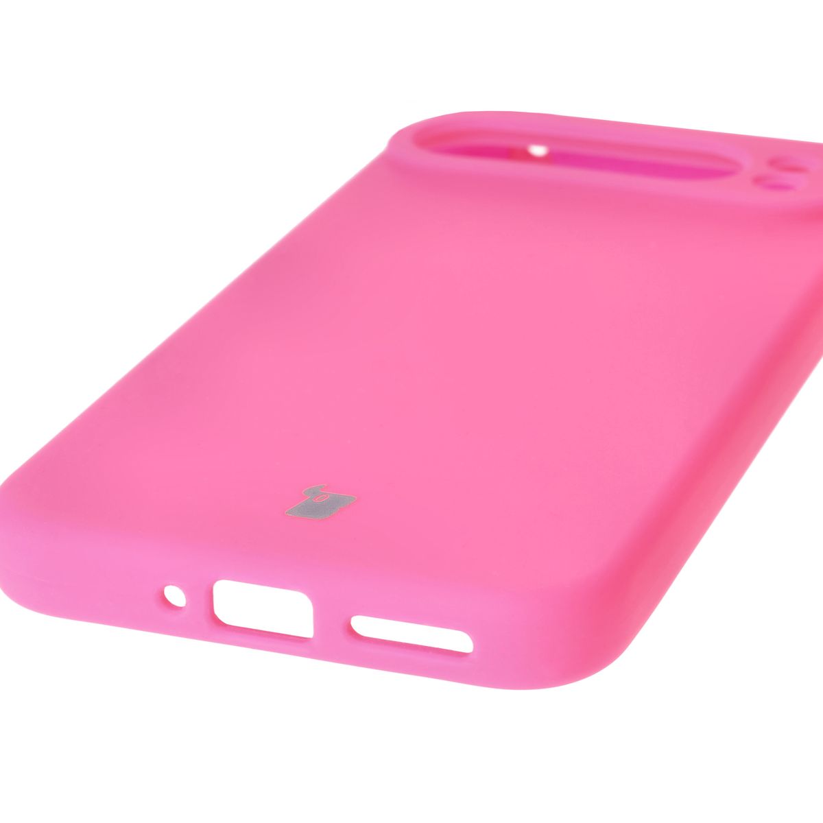 Prim-plan cu decupaje precise și posibilitatea de încărcare wireless în husa Bizon Soft Case