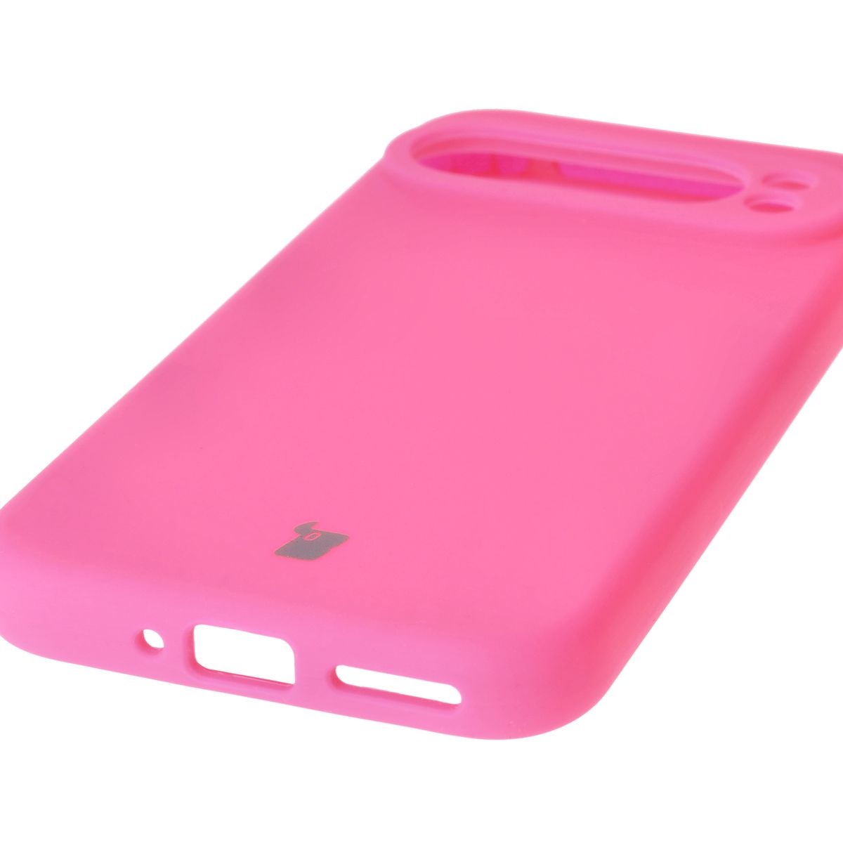 Zbliżenie na precyzyjne wycięcia i możliwość ładowania indukcyjnego w etui Bizon Soft Case