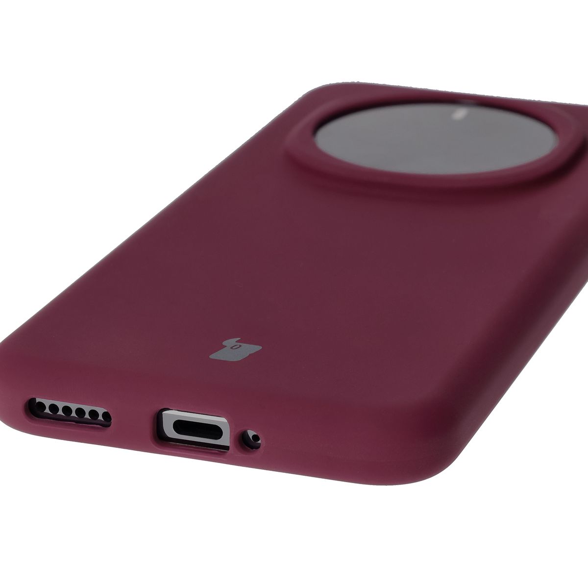 Prim-plan al decupajelor precise și al posibilității de încărcare wireless în carcasa Bizon Soft Case