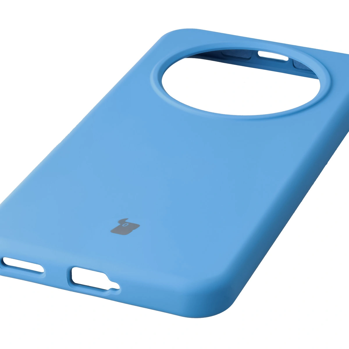 Nahaufnahme der präzisen Aussparungen und der Möglichkeit des induktiven Ladens in der Bizon Soft Case Hülle für das Honor Magic8 Lite