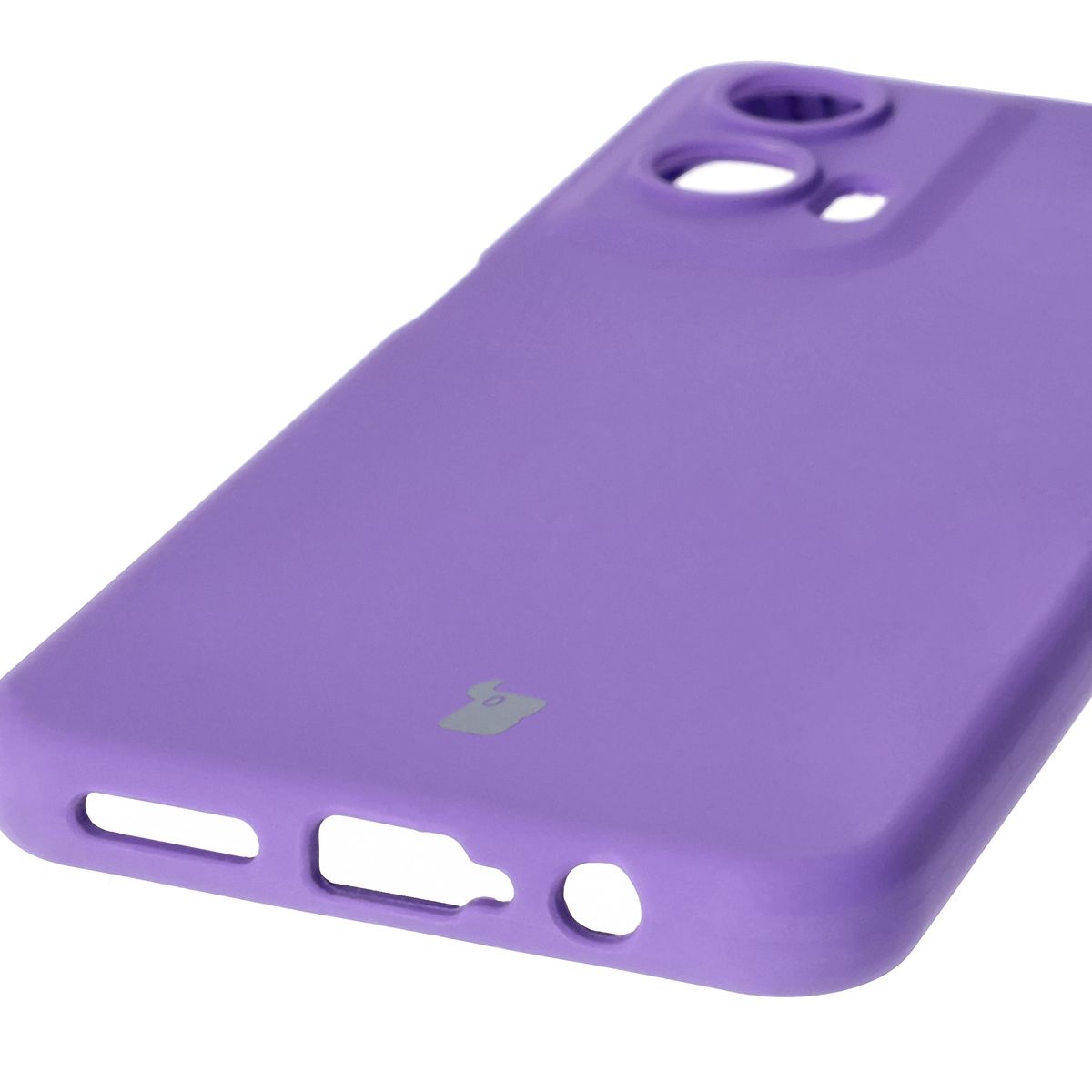 Prim-plan pe decupajele precise și posibilitatea de încărcare wireless în husa Bizon Soft Case