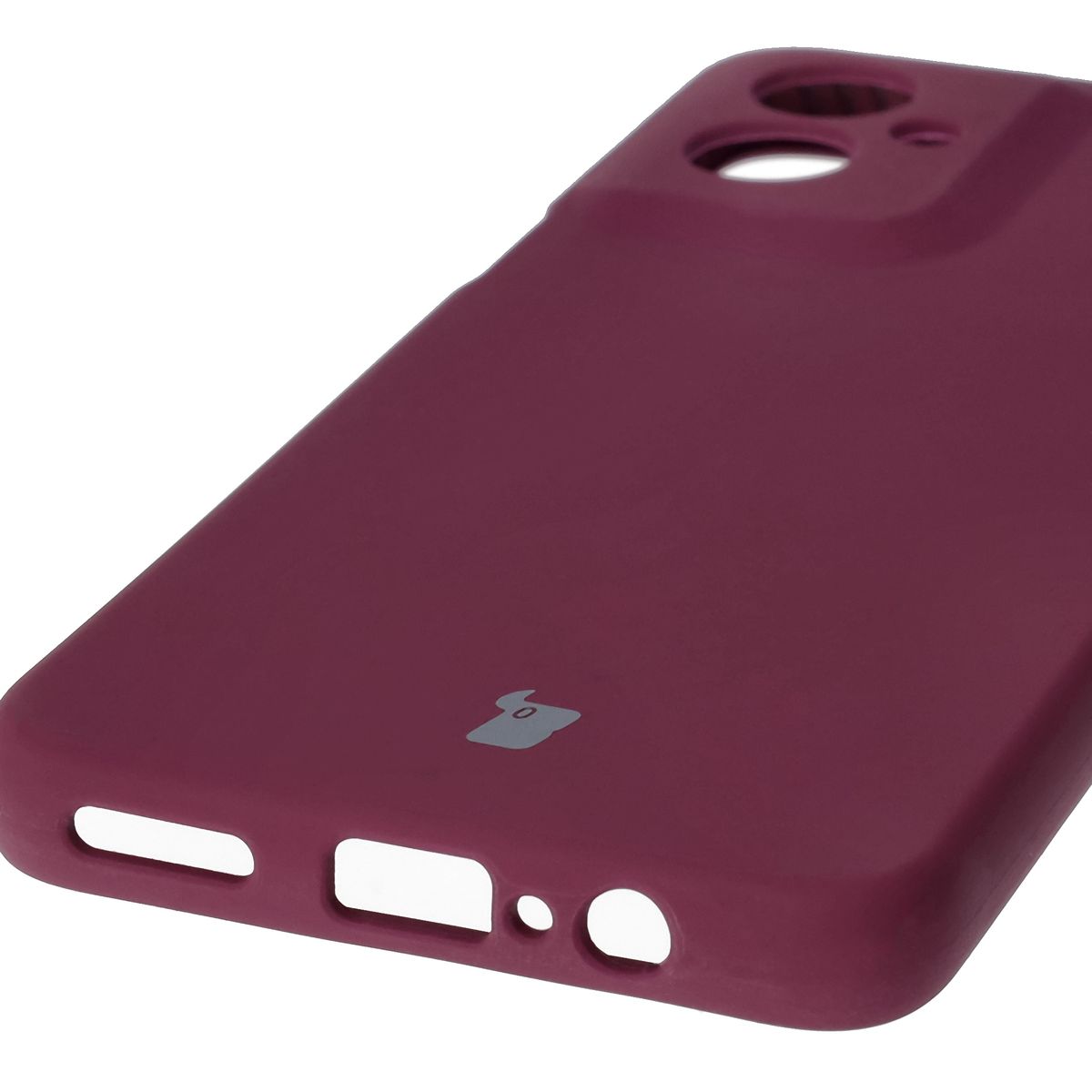 Prim-plan pe decupajele precise și posibilitatea de încărcare wireless în husa Bizon Soft Case