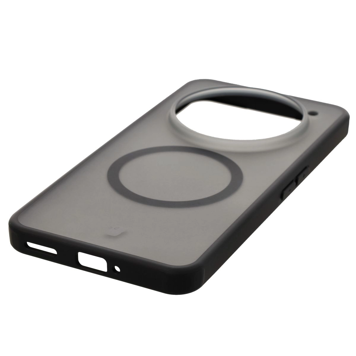 Integrated buttons, cutouts, and hybrid material in Bizon Case MatteO