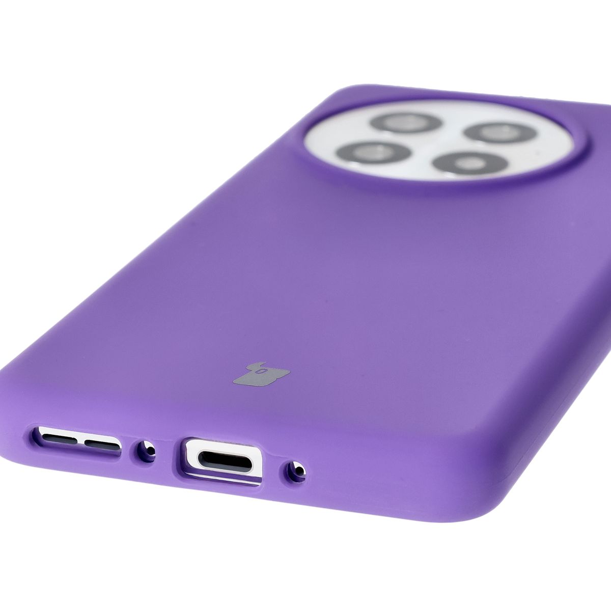 Prim-plan al decupajelor precise și posibilitatea de încărcare wireless în carcasa Bizon Soft Case