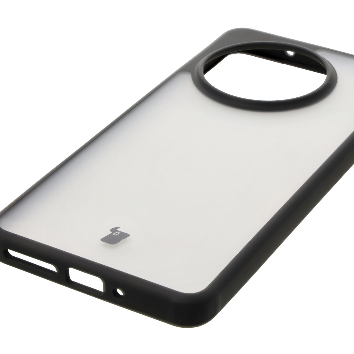 Integrovaná tlačítka, výřezy a hybridní materiál v etui Bizon Case Angelo