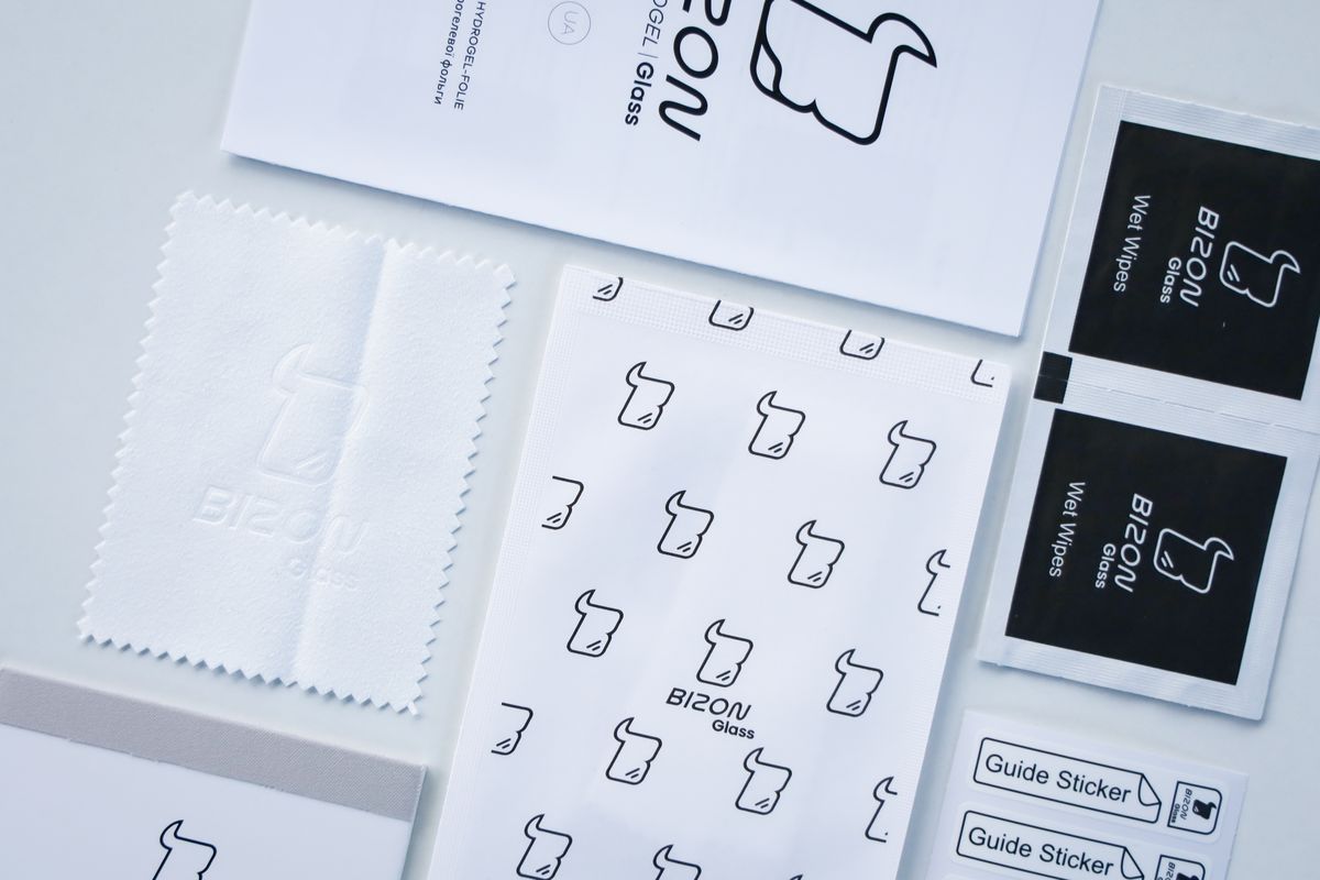 Contents of the Bizon Glass Hydrogel Front packaging for Google Pixel 6A