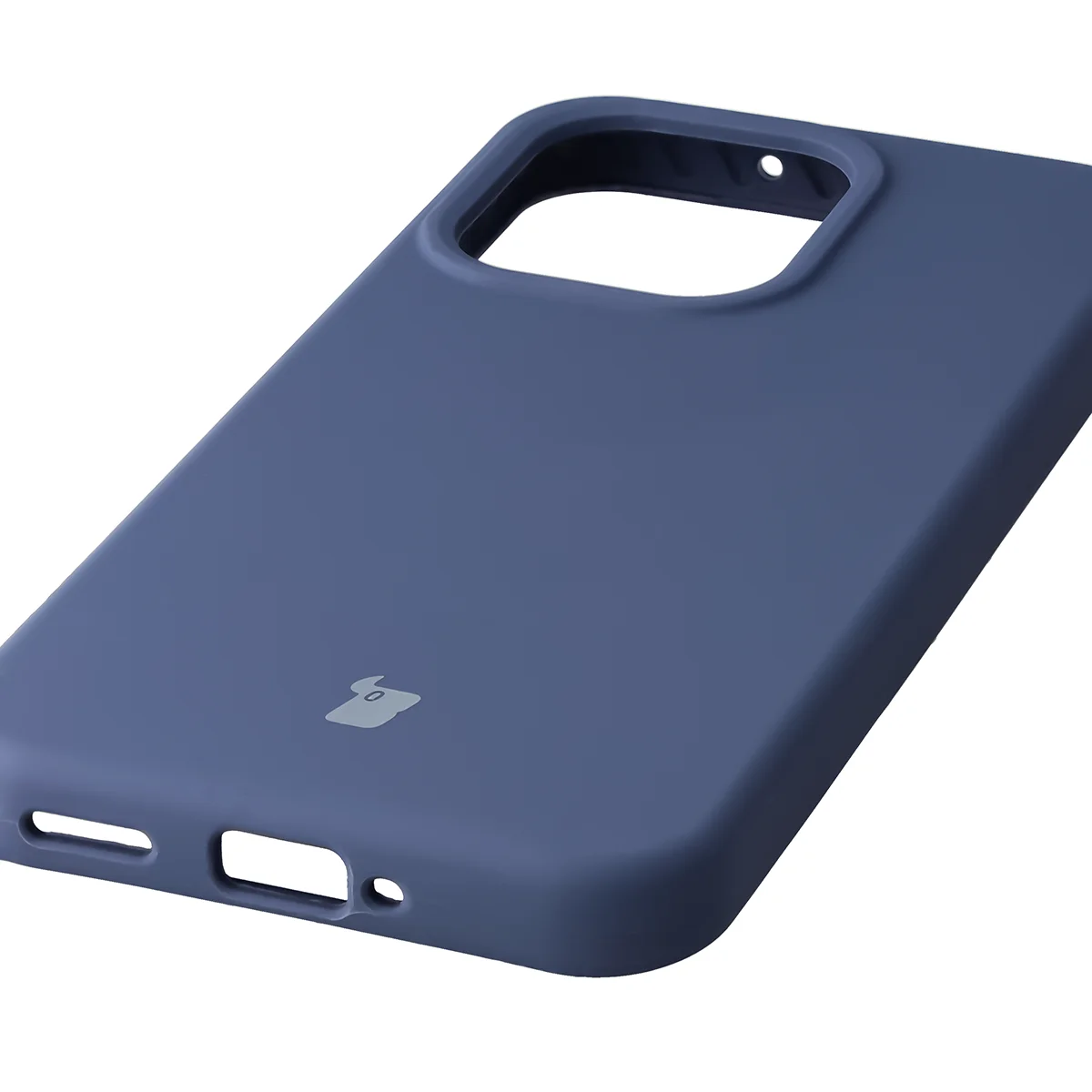 Zbliżenie na precyzyjne wycięcia i możliwość ładowania indukcyjnego w etui Bizon Soft Case do Oppo Reno 15 Pro