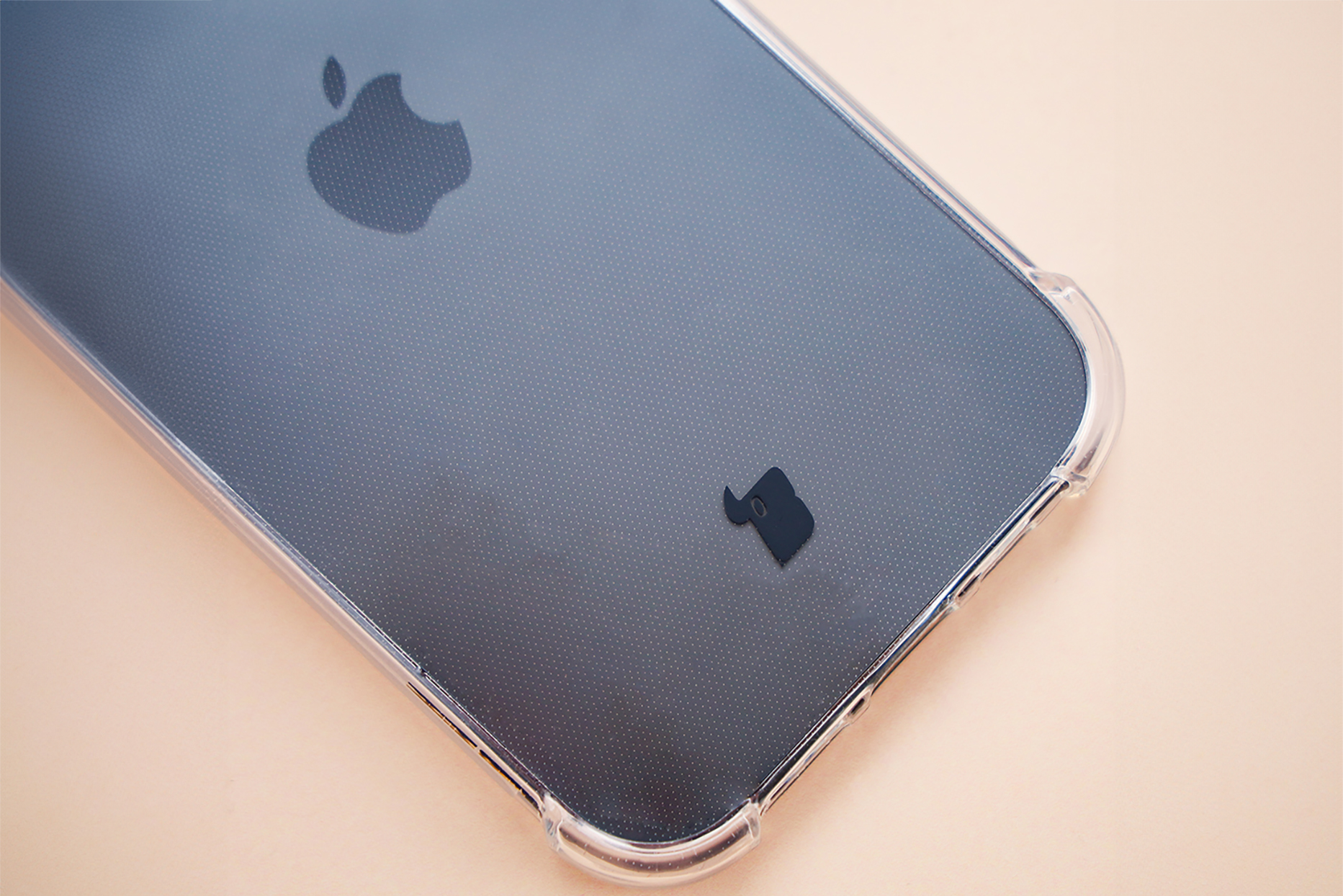 Reinforced corners, raised screen edges, and dotted texture in Bizon Case Salpa