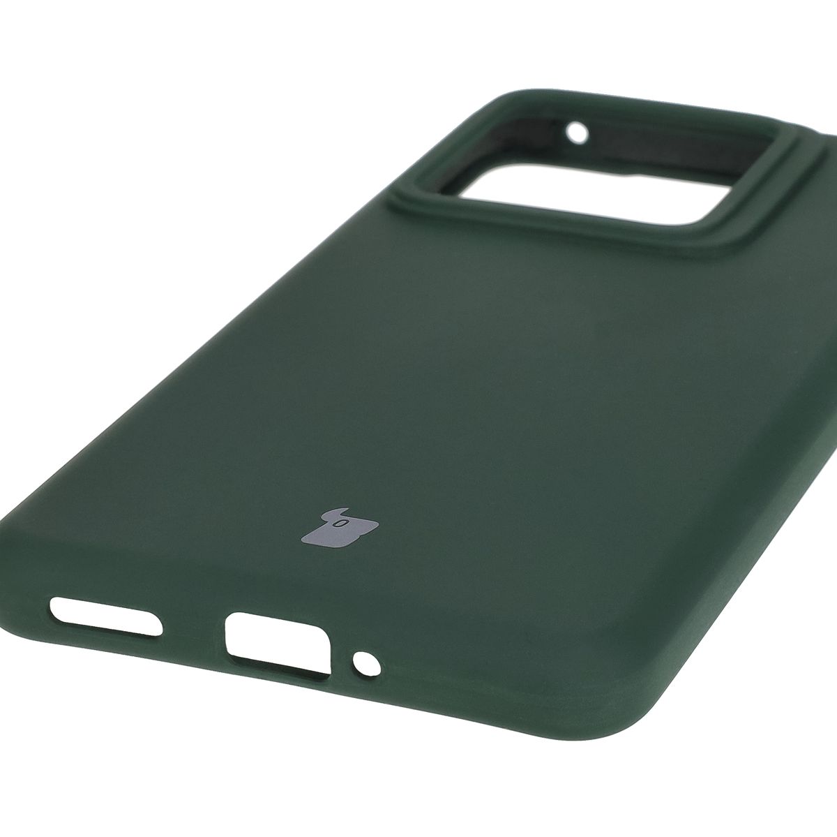 Prim-plan pe decupajele precise și posibilitatea de încărcare wireless în carcasa Bizon Soft Case