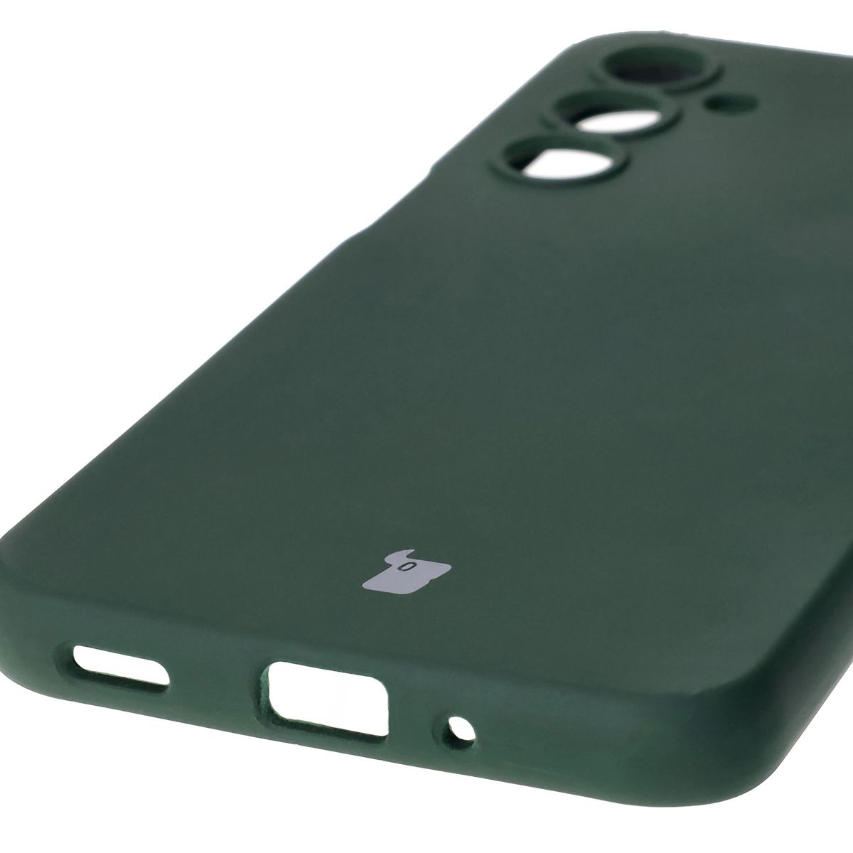 Prim-plan pe decupajele precise și posibilitatea de încărcare wireless în husa Bizon Soft Case