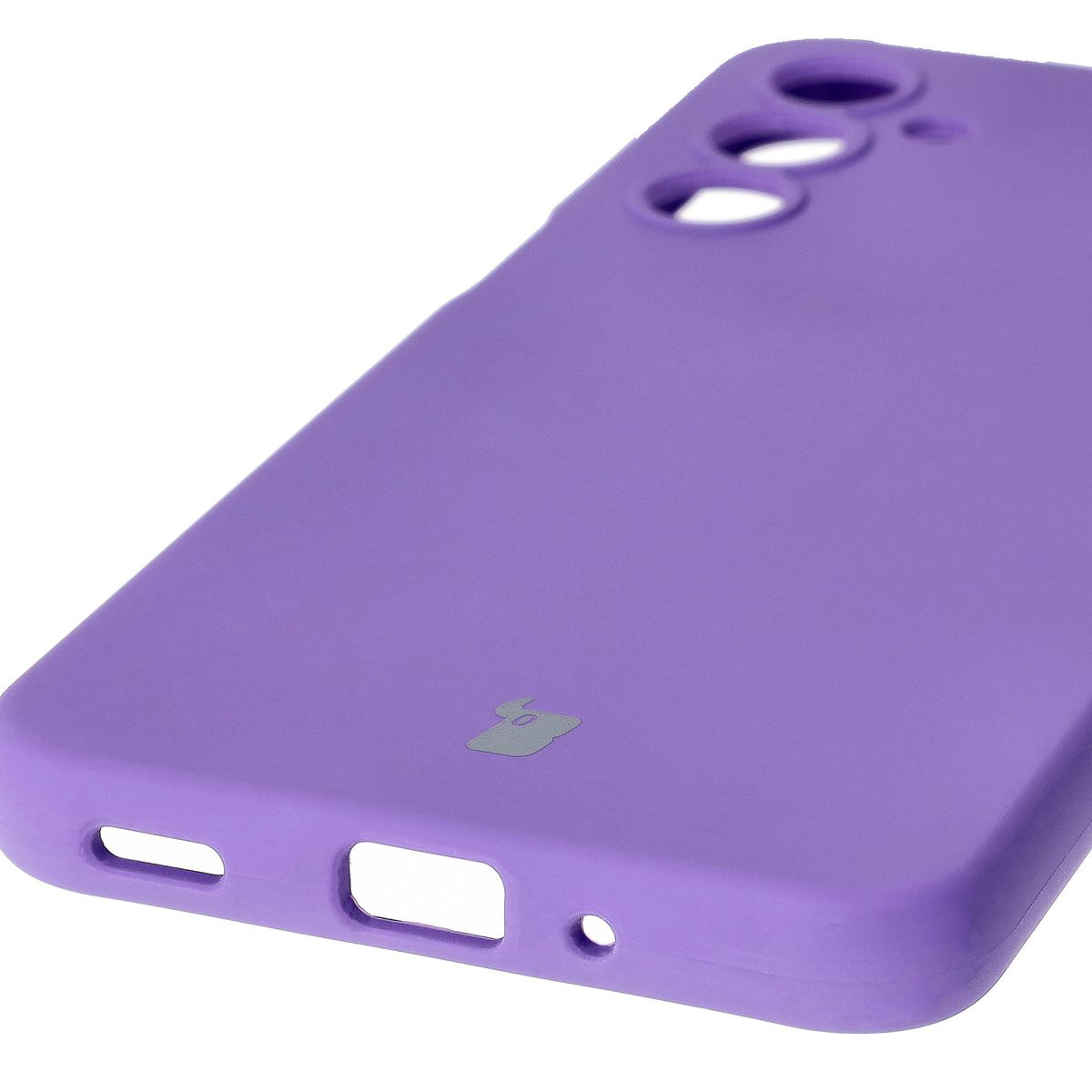 Prim-plan pe decupajele precise și posibilitatea de încărcare wireless în husa Bizon Soft Case