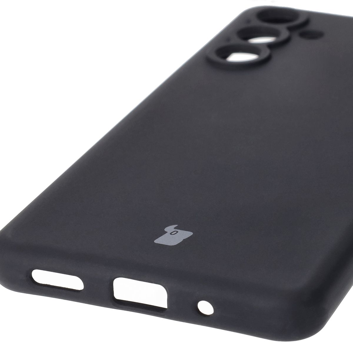 Detaliu pe coupurile precise și posibilitatea de încărcare wireless în carcasa Bizon Soft Case