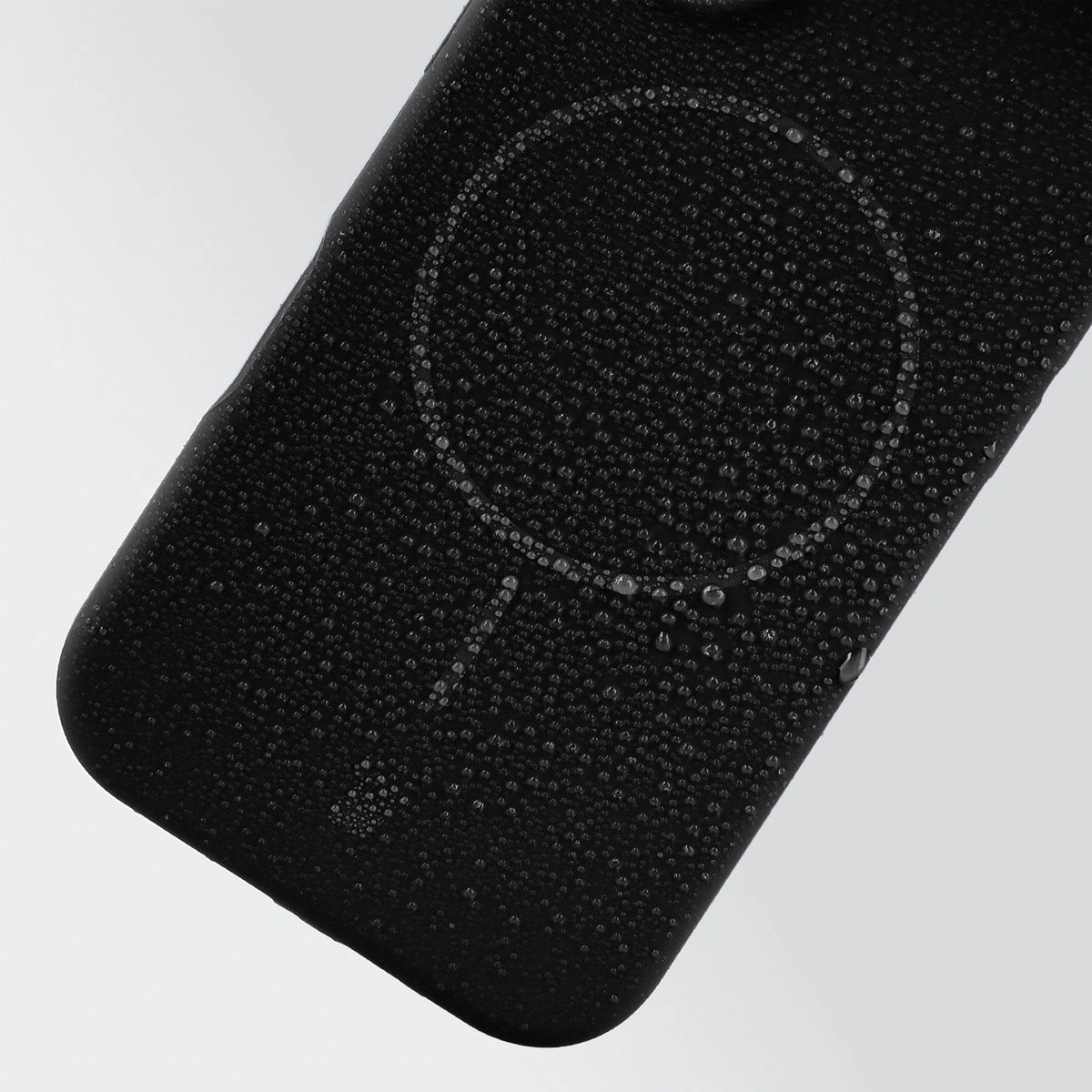 Zbliżenie na materiał Bizon Soft Case Magnetic do Samsung Galaxy S24 Plus