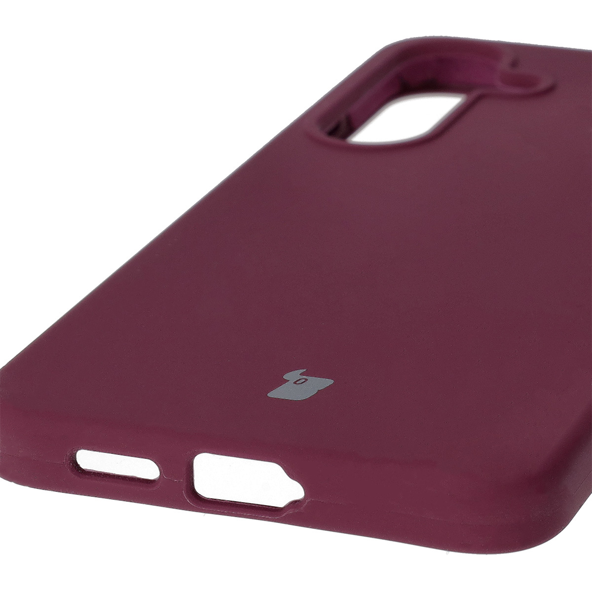 Prim-plan al decupajelor precise și posibilitatea de încărcare wireless în husa Bizon Soft Case