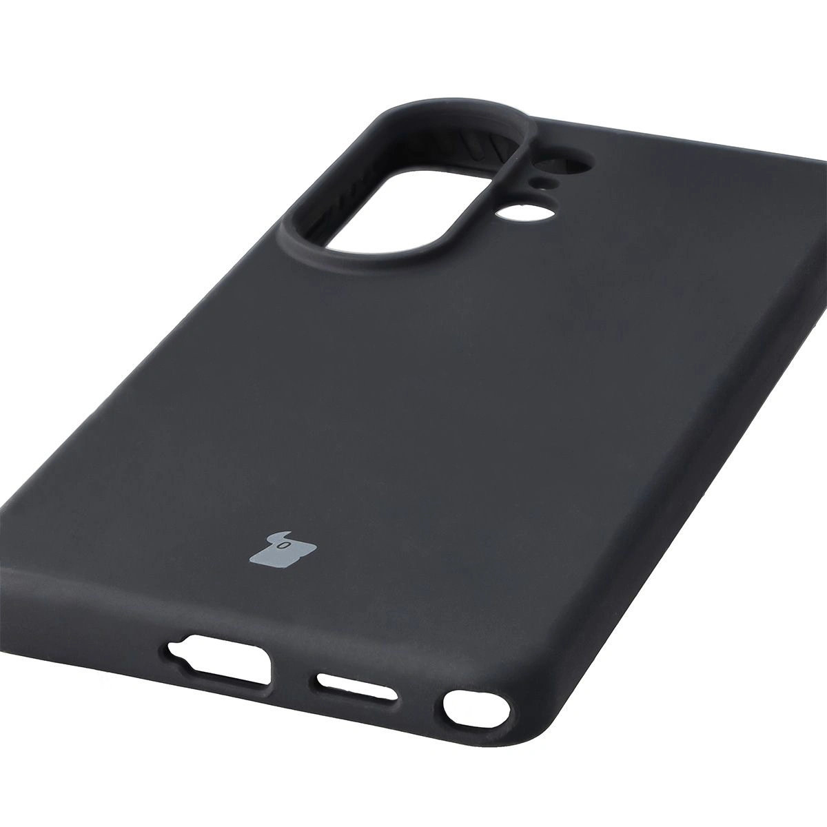 Prim-plan al tăieturilor precise și posibilitatea de încărcare wireless în carcasa Bizon Soft Case pentru Samsung Galaxy S26 Ultra