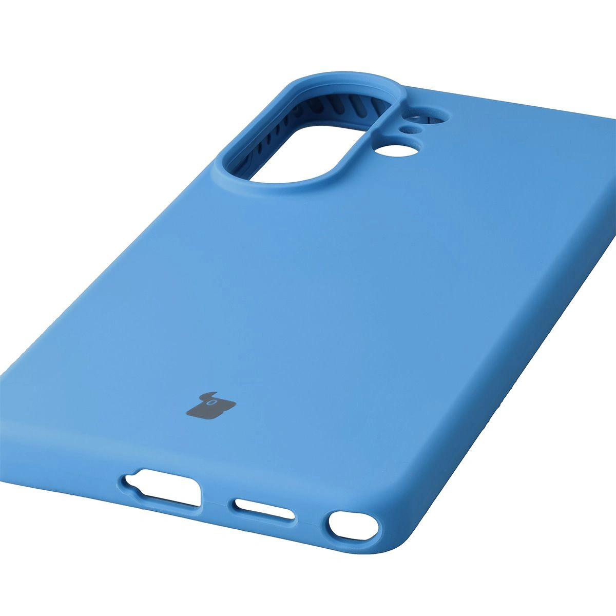 Prim-plan al decupajelor precise și opțiunea de încărcare wireless în carcasa Bizon Soft Case pentru Samsung Galaxy S26 Ultra