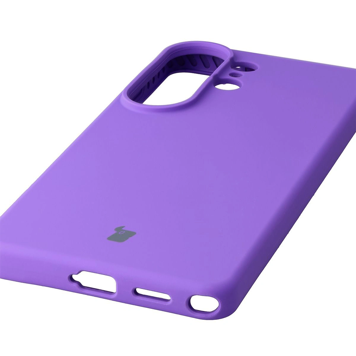 Prim-plan pe decupajele precise și posibilitatea de încărcare wireless în husa Bizon Soft Case pentru Samsung Galaxy S26 Ultra