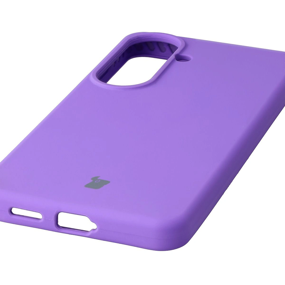 Zbliżenie na precyzyjne wycięcia i możliwość ładowania indukcyjnego w etui Bizon Soft Case do Samsung Galaxy S26