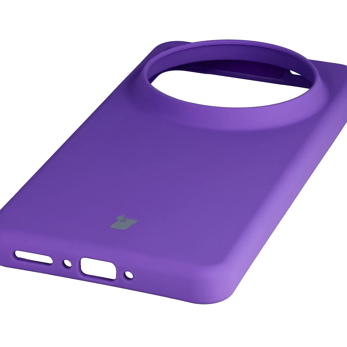 Közeli kép a precíz kivágásokról és az induktív töltés lehetőségéről a Bizon Soft Case tokban a Vivo X300 Ultra számára