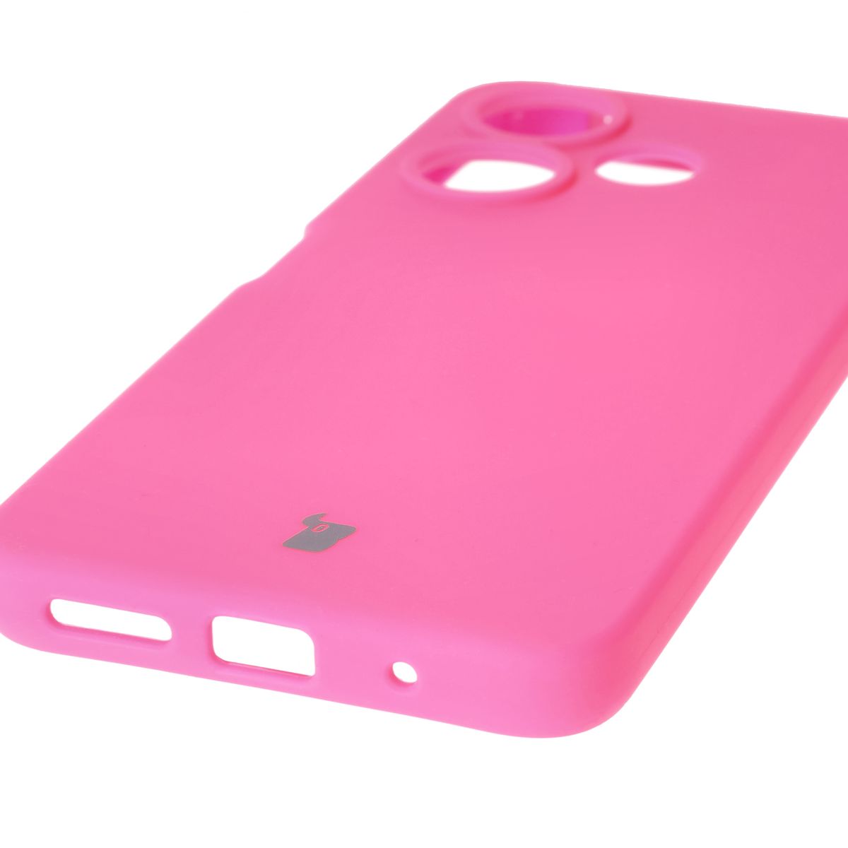 Prim-plan pe decupajele precise și posibilitatea de încărcare wireless în husa Bizon Soft Case