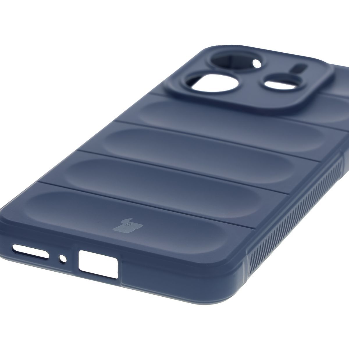 Precision cutouts and compatibility with wireless charging in Bison Case Tur