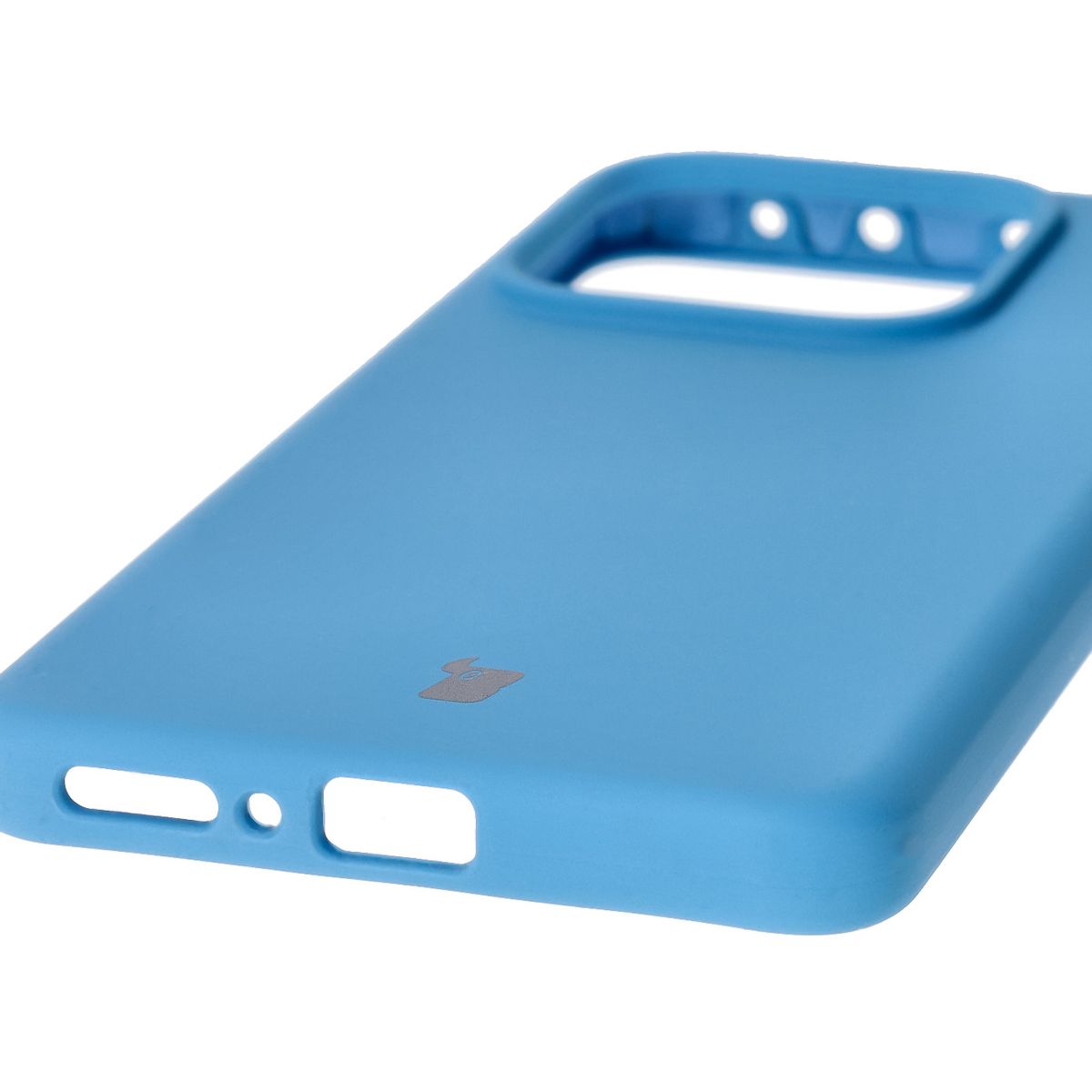 Prim-plan al decupărilor precise și posibilitatea de încărcare wireless în carcasa Bizon Soft Case