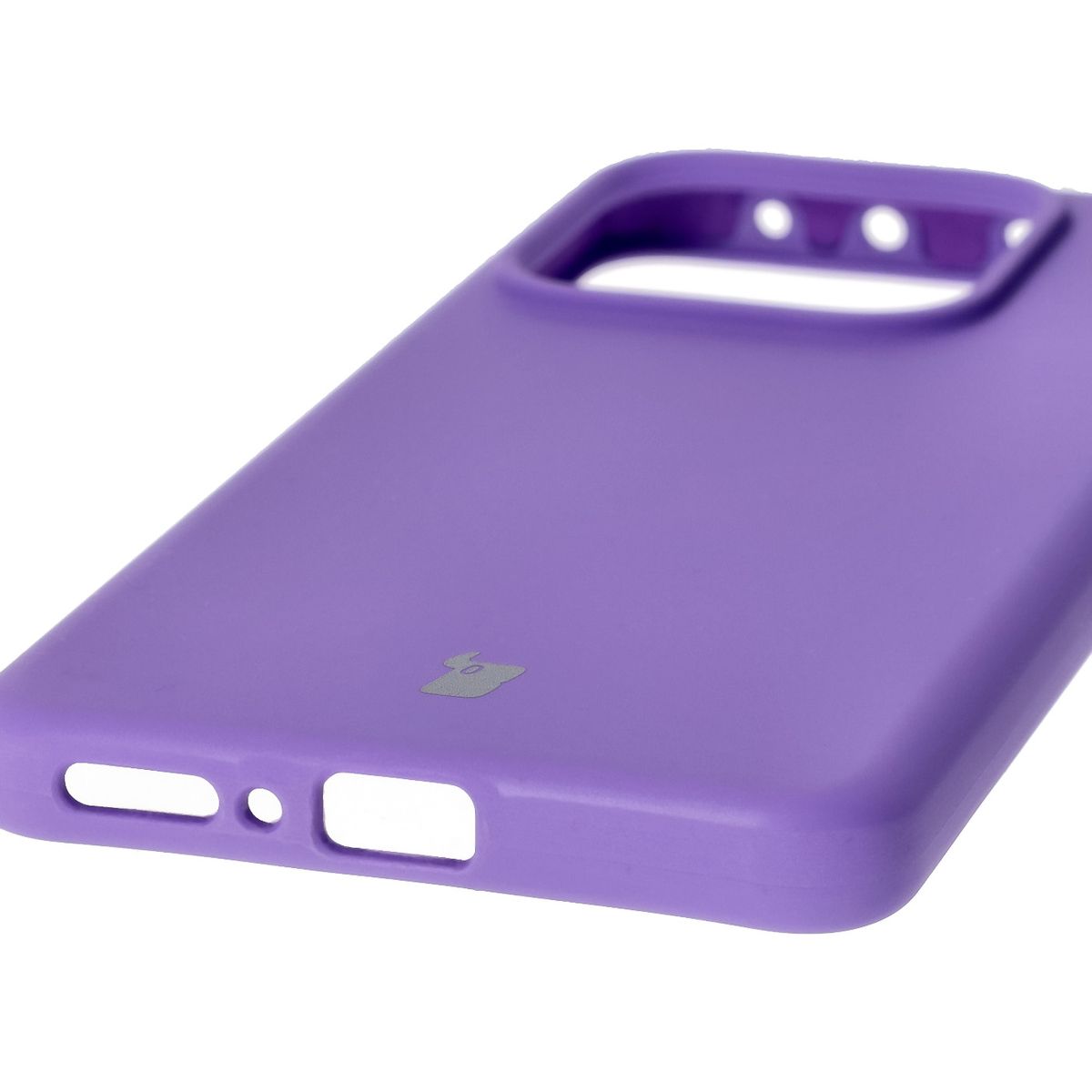 Prim-plan al decupajelor precise și posibilității de încărcare wireless în carcasa Bizon Soft Case