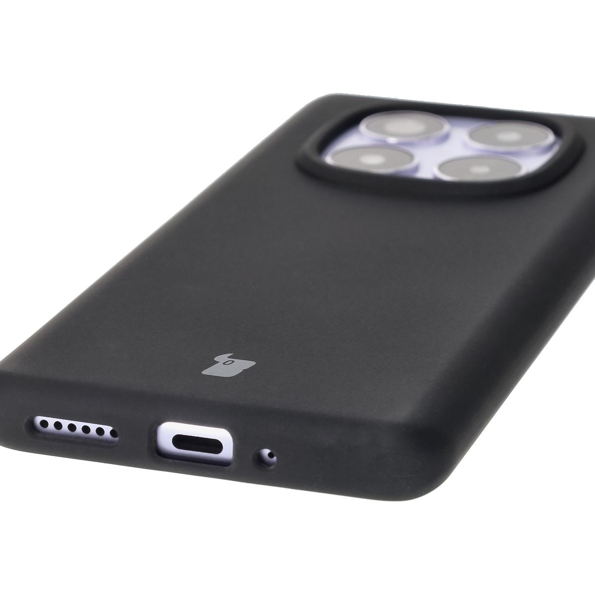Prim-plan al decupajelor precise și posibilitatea de încărcare wireless în carcasa Bizon Soft Case